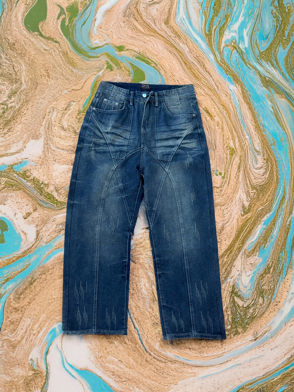 Gerade Jeans mit markanter Nahtführung